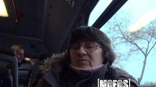 I fucked with a stranger on the bus and he finished on my pussy