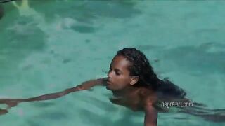 Erotic smooth pussy, a solo performance to remember in high definition