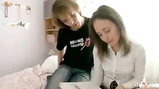 Entertainment at home with a classmate after classes, a very common scenario among young adults
