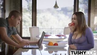 After a breakfast, Natasha Niis pleased her husband with sex right in the bedroom