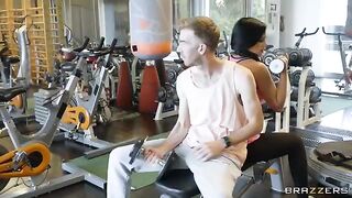 Girl pumps a big dick of her tattooed boyfriend