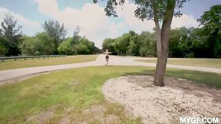 Babe came to the park and had sex with her boyfriend