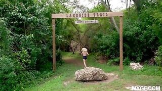 Babe came to the park and had sex with her boyfriend
