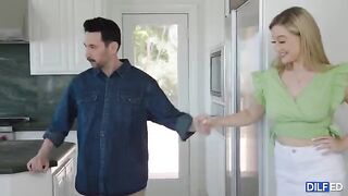 A dad fucks a blonde slut from the sorority in an intimate encounter