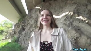 A girl agreed to have sex for 200 dollars with a stranger