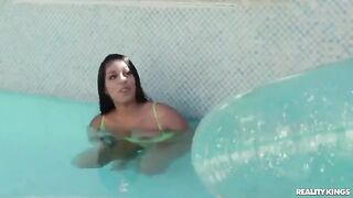 The lesson of swimming in the pool can be something erotic