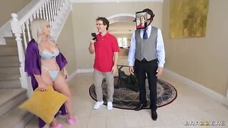 The husband shoots his wife having sex with a stranger