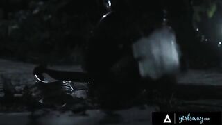 Thirsty Huntress Bangs Big-Titted Droids in the Wastelands