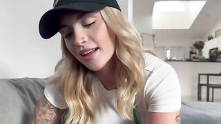Starbucks employee cheated on her boyfriend while working