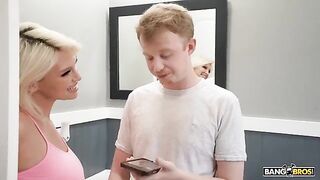 A hot woman, my mom, spoiled me with her skilful mouth