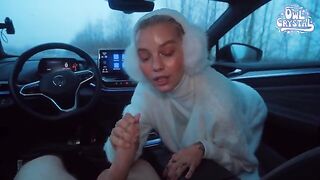 College slut gets banged by stranger in his car