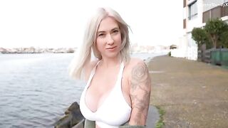 A girl tries to seduce her stranger on vacation
