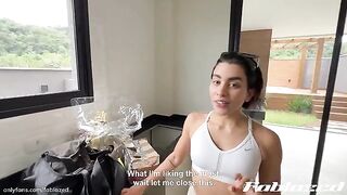 That ass is made for hard fucking! - Bailando con el repartidor