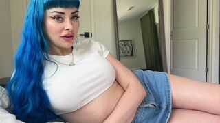 A big-breasted stepsister is always attracting attention in forbidden ways