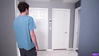 The nice woman shows how her pussy is being stretched in this hot video