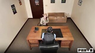Received a report for work and had sex with a woman on the table