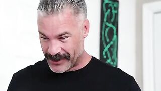 The mouth of the truce, or two guys fucked this blonde in her mouth