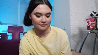 Watch the show and get a blowjob, just like a real pro!