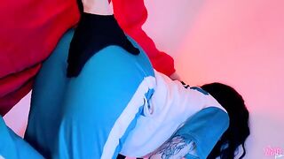 A slutty girl plays a naughty game with her warden