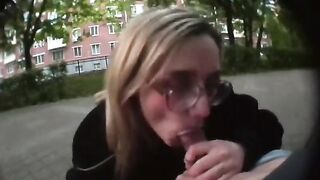 Public blowjob with my stepsister, a real risk-taker