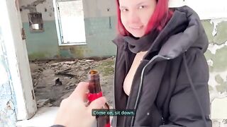 A girl stuck a bottle in her pussy during sex outdoors