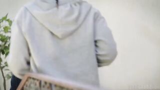 The art of oral sex for her, a lesson in intimacy on the bed