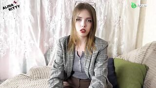 A psychologist caught a girl’s cum on her face in a steamy session