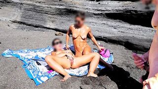 Nude beauty rubs her pussy on the beach and makes a guy cum
