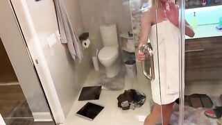 Two girls shared cock in sauna with hot MILF action