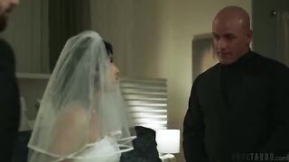 A brunette with a tattoo licks the guy’s cock slowly and painfully long on the bed
