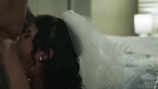 A brunette with a tattoo licks the guy’s cock slowly and painfully long on the bed