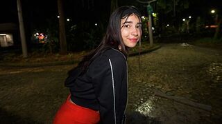 I saw a pretty girl and her desire was evident
