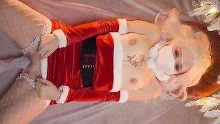 The girl was fucked by a huge dick on Christmas Eve, and she squirted