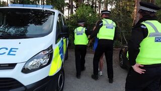The arrested guy was released for a blowjob and a huge cumshot