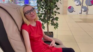 A girl agreed to have sex for money in a public toilet, she squirted
