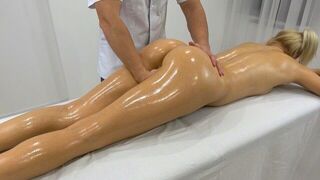A masseur who couldn’t resist fucked his client with an amazing ass